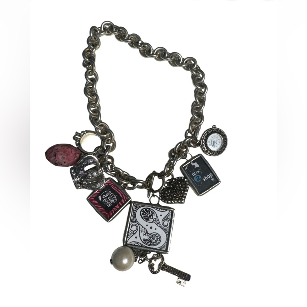 Vintage charm bracelet. Great condition for vintage has a trendz watch charm